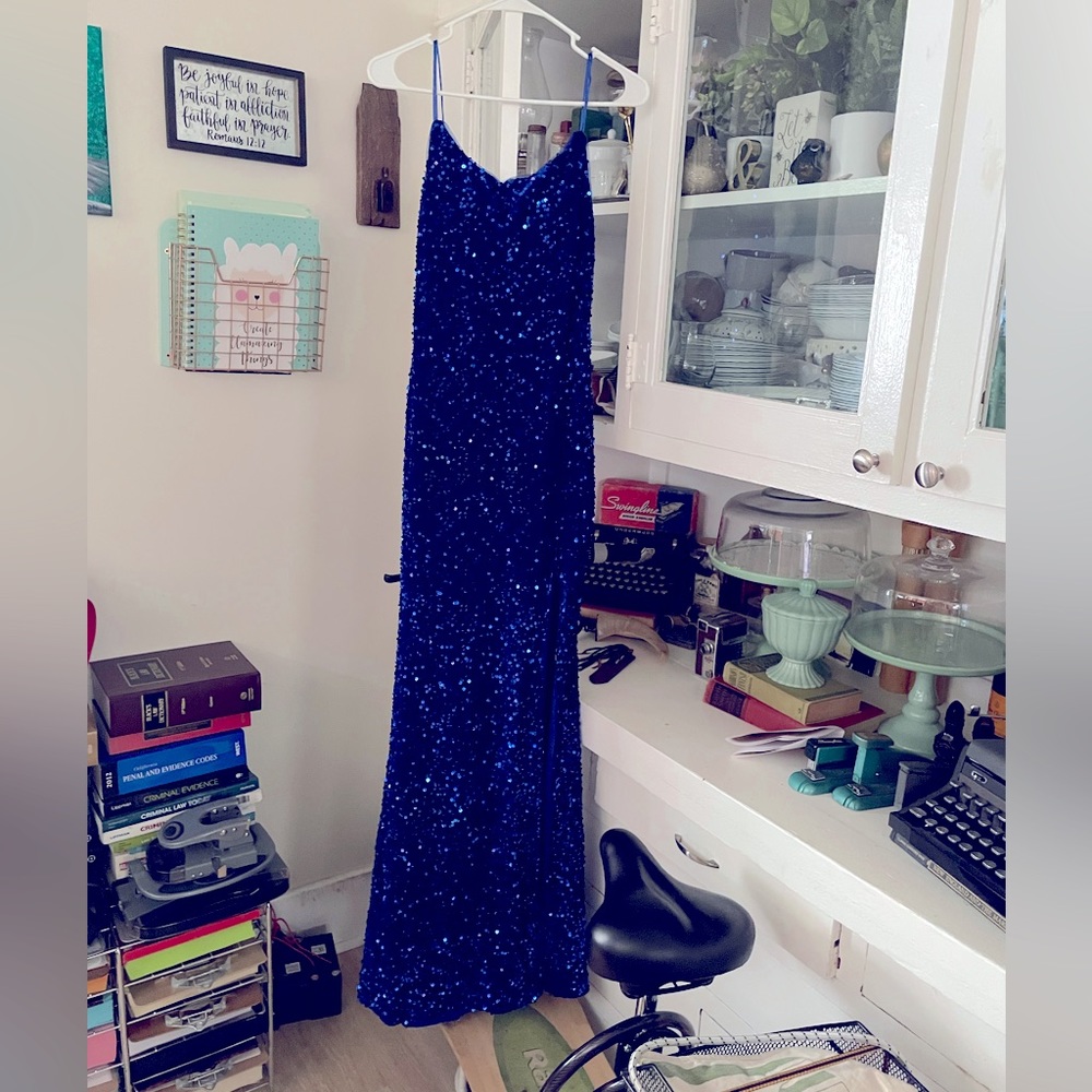 Women’s Blue sequin evening dress gown Size 4/6 New, never worn, with tags